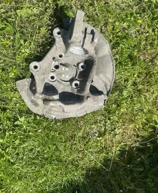BMW 5 E39 Front wheel hub spindle knuckle