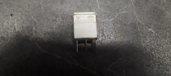 Ford Focus Fuel pump relay 93bg13l028aa