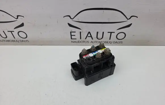 Mercedes-Benz S W221 Air suspension valve block 2602656 210928