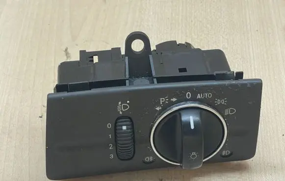 Mercedes-Benz E W211 Light switch 2115450604 04056070