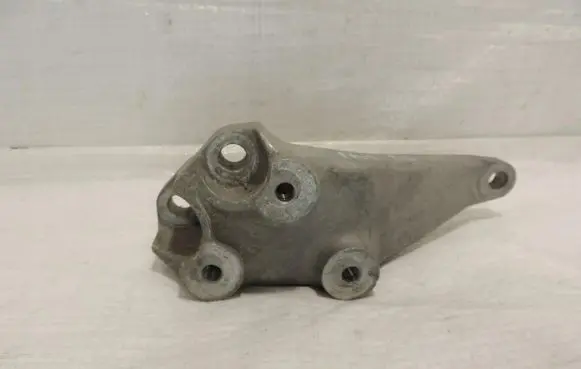 Opel Insignia A Gearbox mounting bracket 13228256