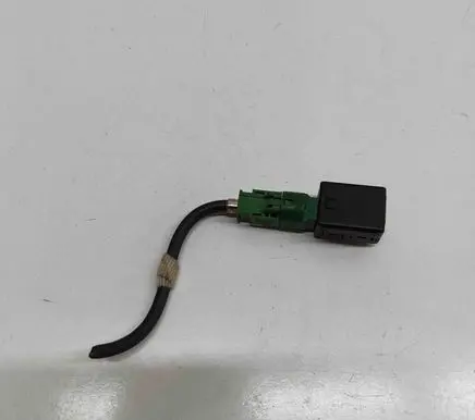 Volkswagen Polo VI USB socket connector 5Q0035726