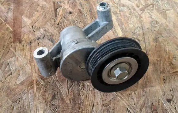 Ford Mustang VI Alternator belt tensioner CV6E6A228BB