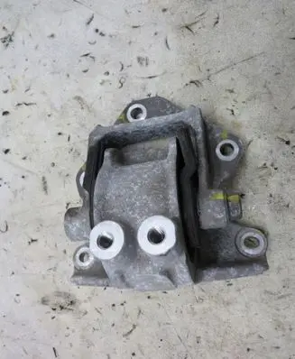 Suzuki SX4 S-Cross Gearbox mounting bracket KRIS235789