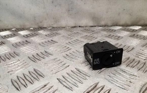 Volkswagen Tiguan Passenger airbag on/off switch 1K0919237D