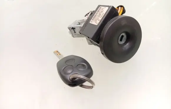 Opel Movano B Ignition lock 8200405701