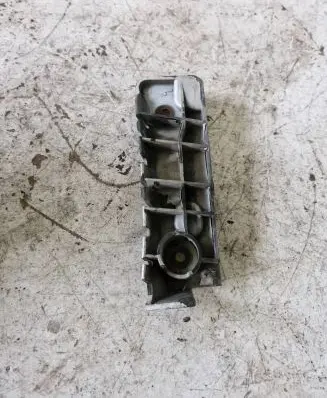 Fender mounting bracket