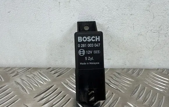 Volvo V70 Glow plug pre-heat relay 30785663 0281003047