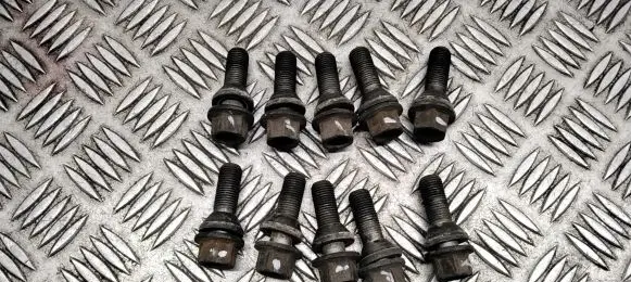 Volvo V70 Nuts/bolts 