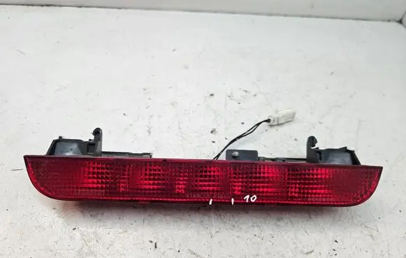 Nissan X-Trail T30 Third/center stoplight P1842