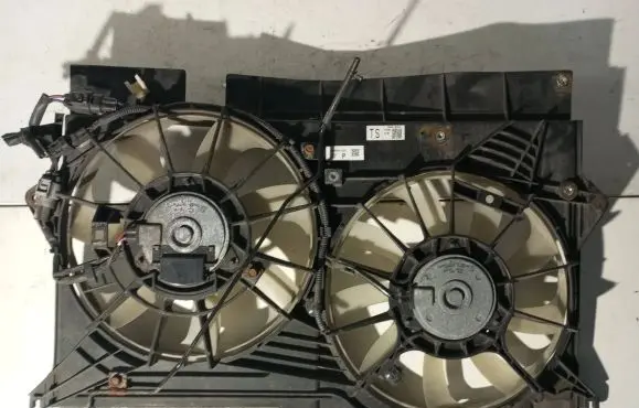 Toyota Avensis T270 Fan set 160400R160 MF4227503773