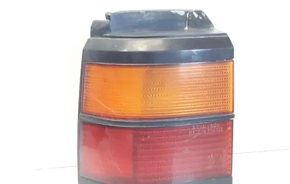 Volkswagen PASSAT B3 Rear/tail lights 333945111