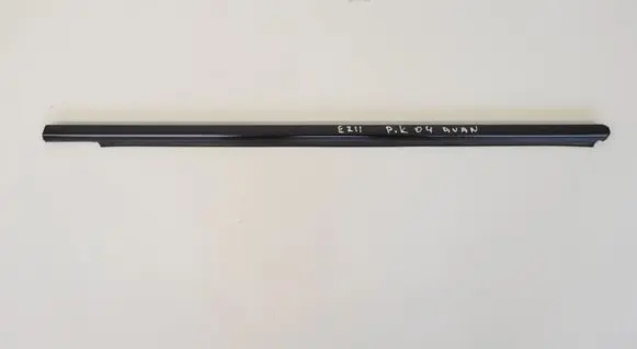 Mercedes-Benz E W211 Front door glass trim molding 