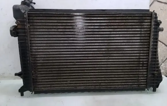 Volkswagen Golf V Intercooler radiator