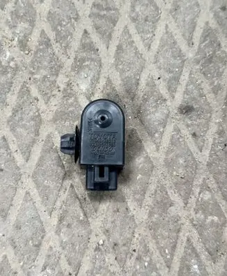 Lexus GS 300 350 430 450H Sensor 8934330010 0689004050