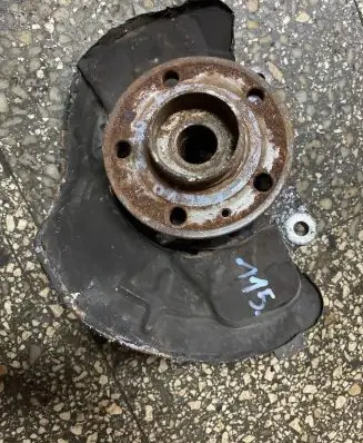Volvo V70 Front wheel hub