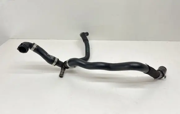 Mini Cooper Countryman F60 Engine coolant pipe/hose 7617377 7617373