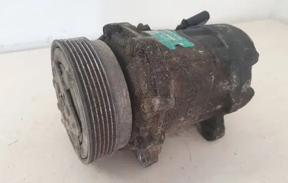 Volkswagen Golf IV Air conditioning (A/C) compressor (pump) 1J0820803A