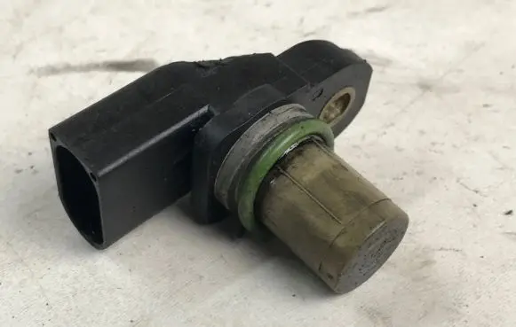 BMW 5 E39 Camshaft position sensor 7796054 12142249320 2249320