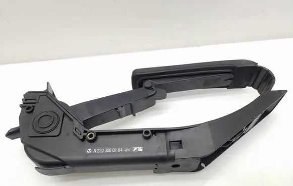 Mercedes-Benz S W221 Accelerator throttle pedal A2203000104