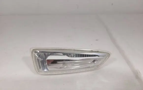 Front fender indicator light