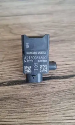 Mercedes-Benz E W213 Airbag deployment crash/impact sensor A2139051300 869108