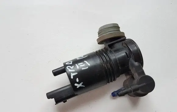 Nissan X-Trail T32 Windscreen/windshield washer pump 1050123 1611300302