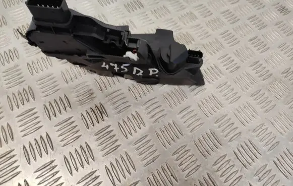 Volvo XC70 Front door lock 31416678