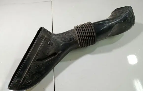 Volvo S60 Air intake hose/pipe 8638624
