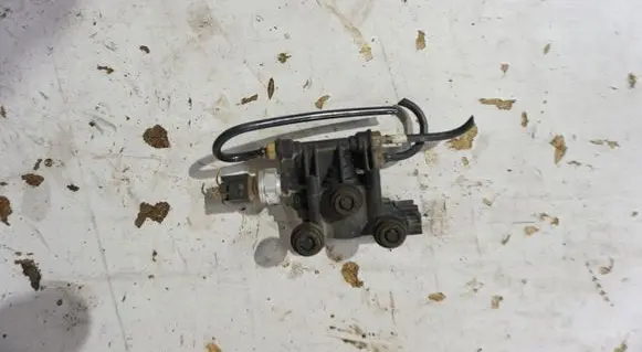 Land Rover Discovery 3 - LR3 Rear shock absorber actuator solenoid RUH000045