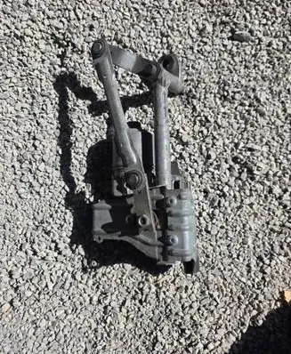 Seat Leon (1M) Front wiper linkage and motor