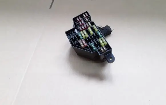 Volkswagen PASSAT B7 Fuse module 2063275281