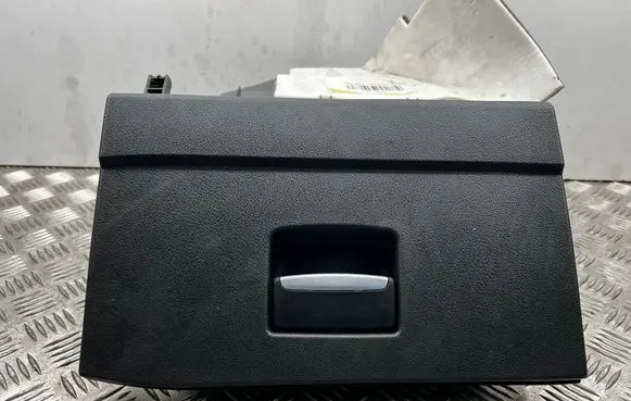 Glove box
