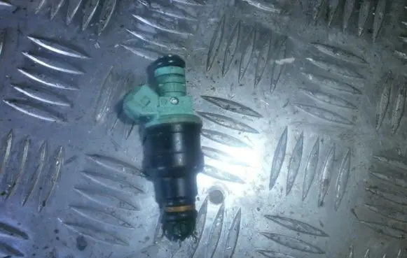 BMW 5 E34 Fuel injector 0280150415