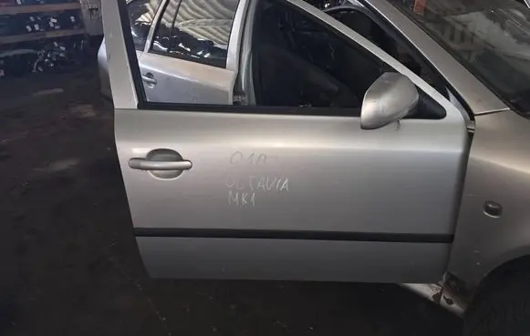 Skoda Octavia Mk1 (1U) Front door 1U4831052