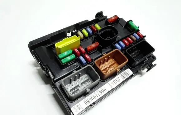 Citroen C4 Grand Picasso Fuse module 9667199680