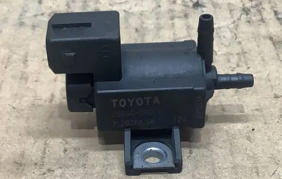 Toyota Prius (XW30) Vacuum valve 258600R010 72828606