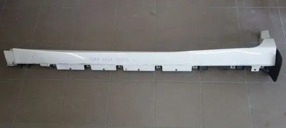 Foot area side trim