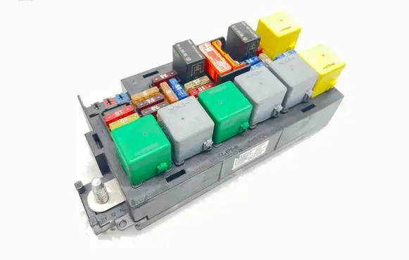Mercedes-Benz ML W164 Fuse module A1645400672