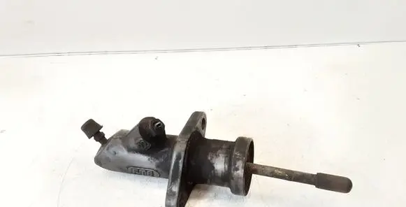 Clutch slave cylinder