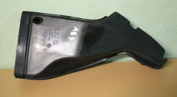 Audi A4 S4 B7 8E 8H Air intake duct part 8E0129618H