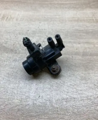Renault Trafic I Vacuum valve 7700109099