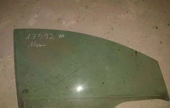 Nissan Note (E11) Front door window glass four-door 