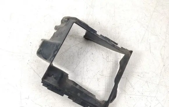 Audi Q7 4L Intercooler air channel guide 4L0117335F