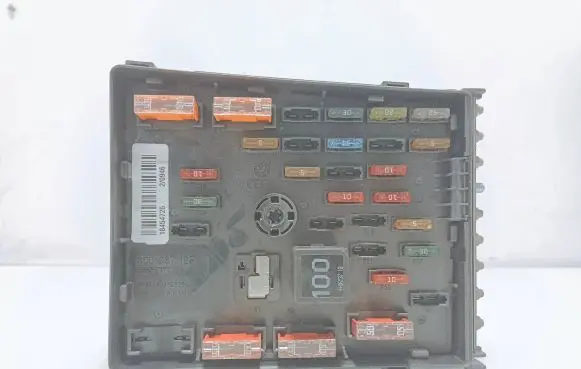 Volkswagen PASSAT B6 Fuse box set 3C0937125 63592777