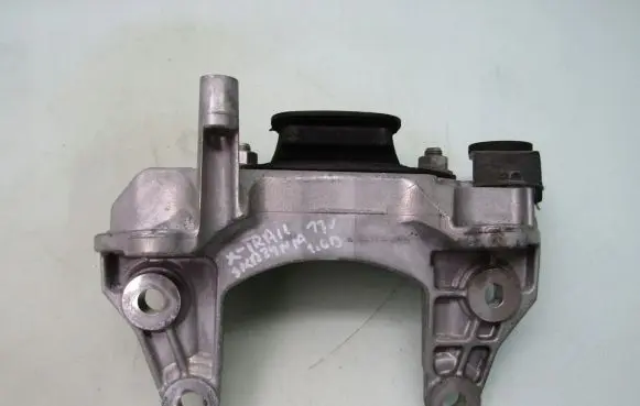 Nissan X-Trail T32 Gearbox mounting bracket