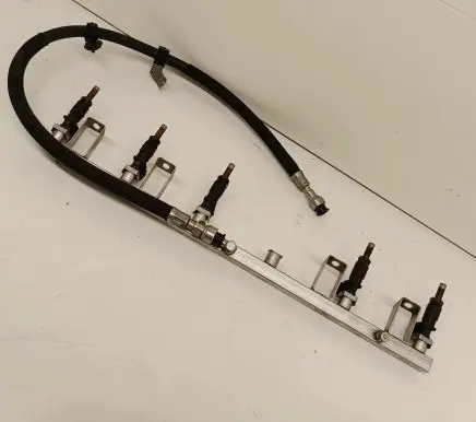 BMW 5 F10 F11 Fuel injector supply line/pipe 7542541