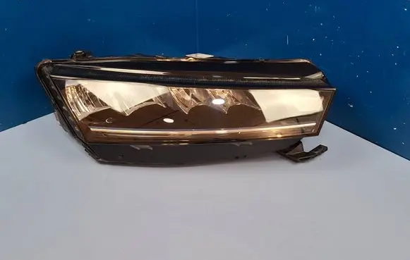Skoda Octavia Mk4 Headlight/headlamp 5E4941016 030111823200
