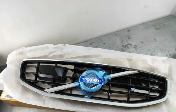 Volvo S60 Front grill 31333848