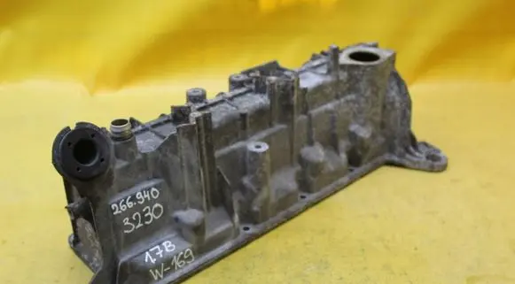 Mercedes-Benz B W245 Rocker cam cover 